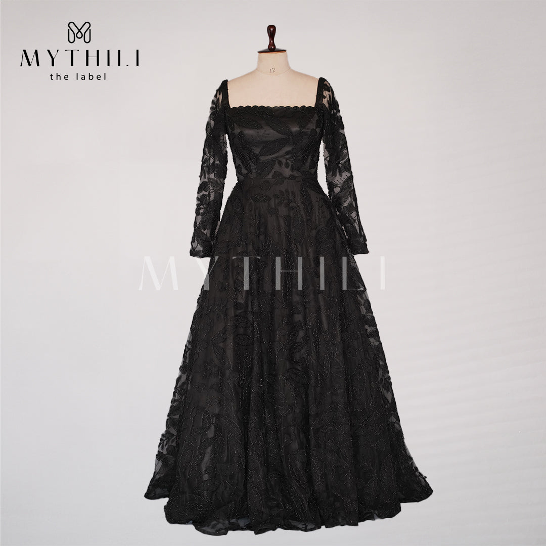 BLACK FULL SLEEVE GOWN