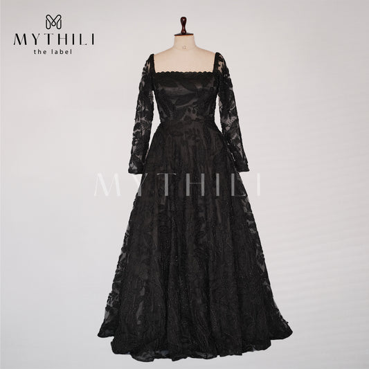 BLACK FULL SLEEVE GOWN